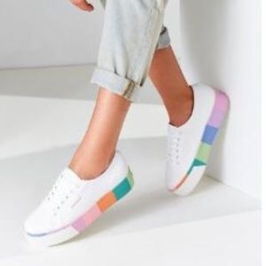2790 stripe platform sneaker